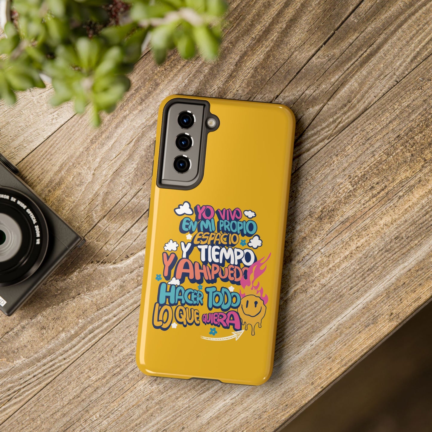 Funda para teléfono "Yo vivo en propio espacio y tiempo" - Amarillo