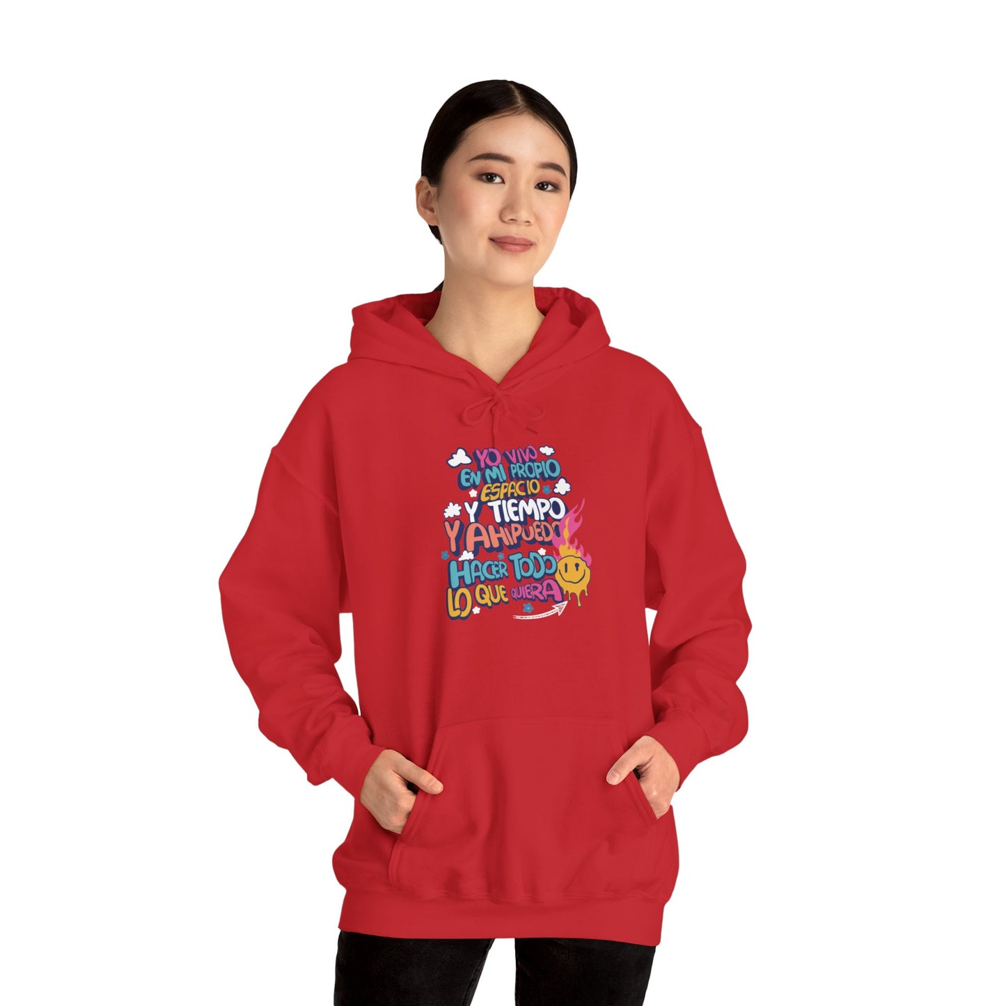 Sudadera con capucha unisex Heavy Blend™ "Yo vivo en mi propio espacio y tiempo" - Celes Manifestación