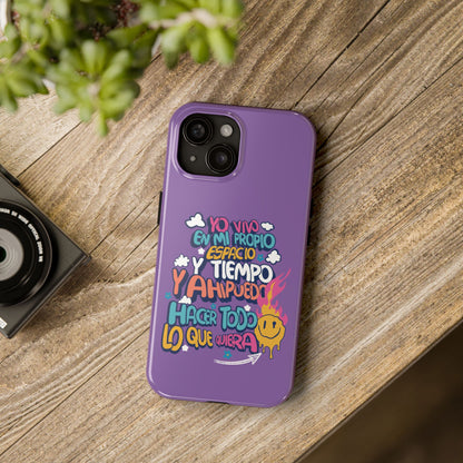 Funda para teléfono "Yo vivo en propio espacio y tiempo" - Lila